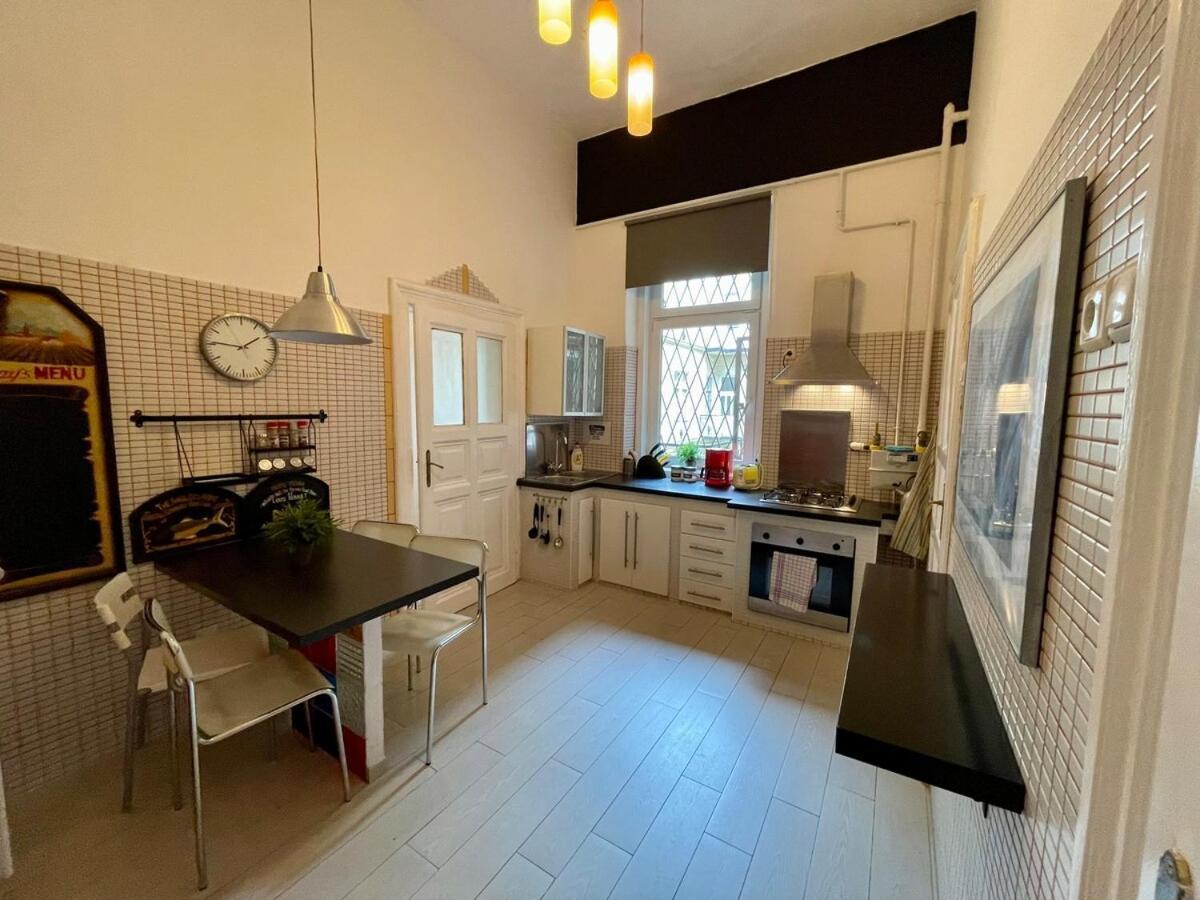 Iza Bella Classic Romantica Spacious 2br *