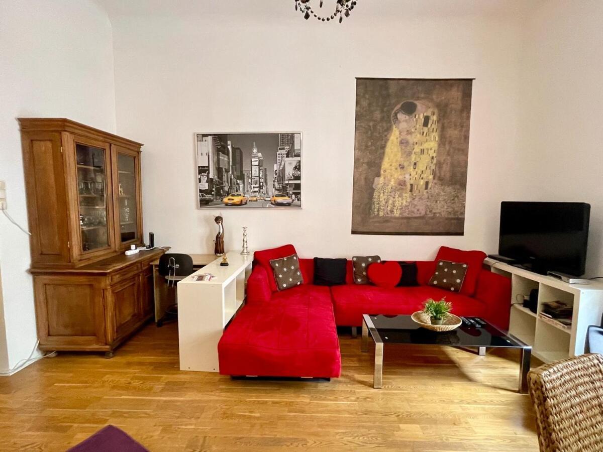Iza Bella Classic Romantica Spacious 2br Budapest