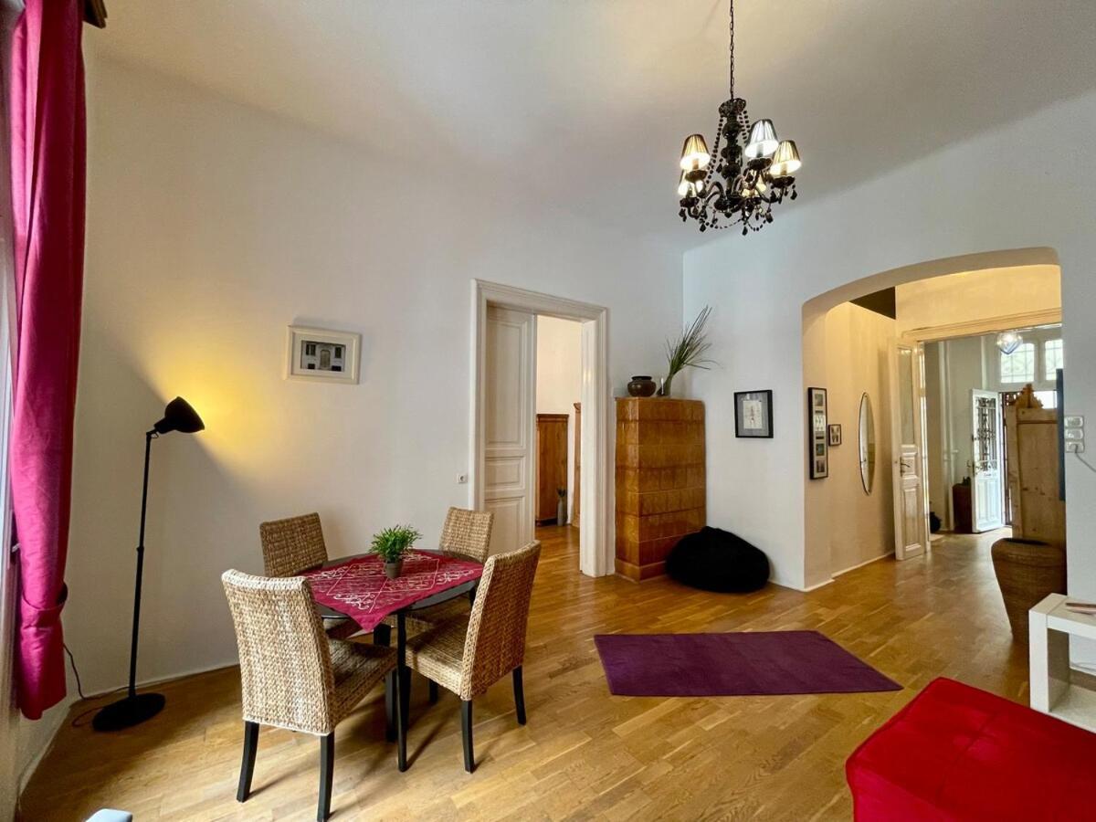 Iza Bella Classic Romantica Spacious 2br Budapest